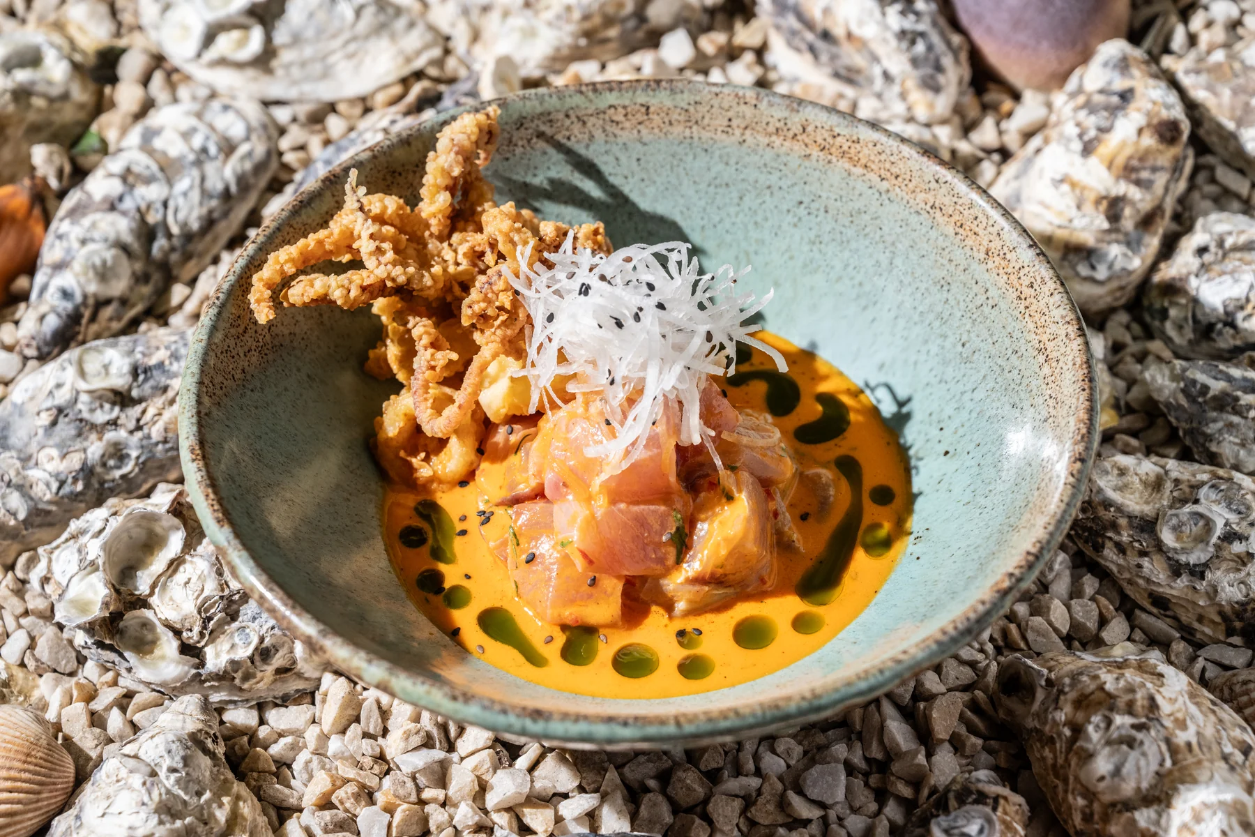 Ceviche nikkei com lula crocante